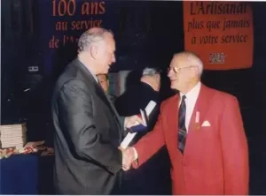 remise de diplôme 20ans à la corpo par le président